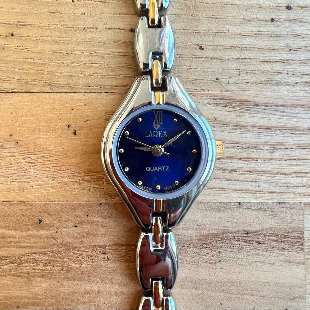 Larex ladies blue dial two toned dress Watch NEW BATTERY